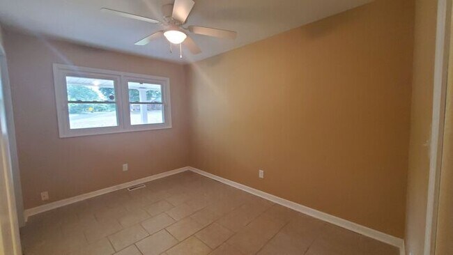Foto del edificio - 735 Hilton Drive-Pine Lake Estates-Updated...