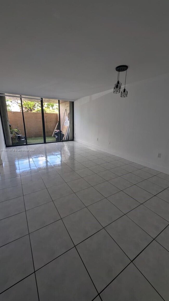 Foto del edificio - 10400 SW 108th Ave