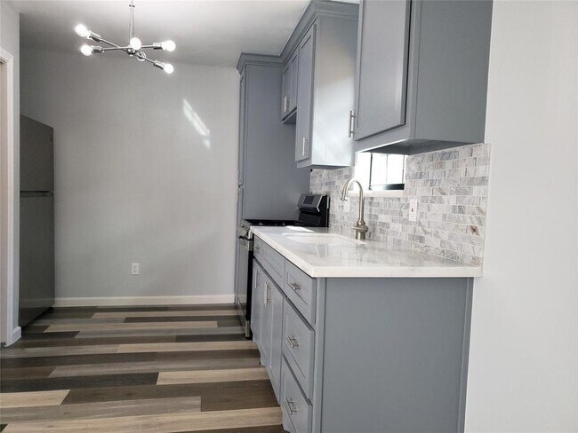 Building Photo - 1503 Ryon St