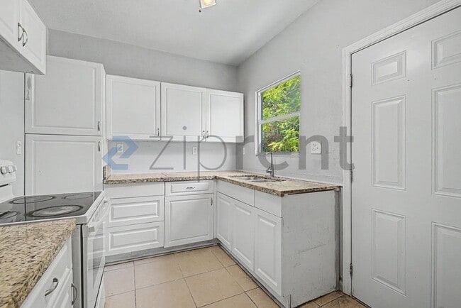 Building Photo - Unit