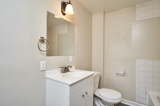 Building Photo - Large 4 Bedroom Renovated Home