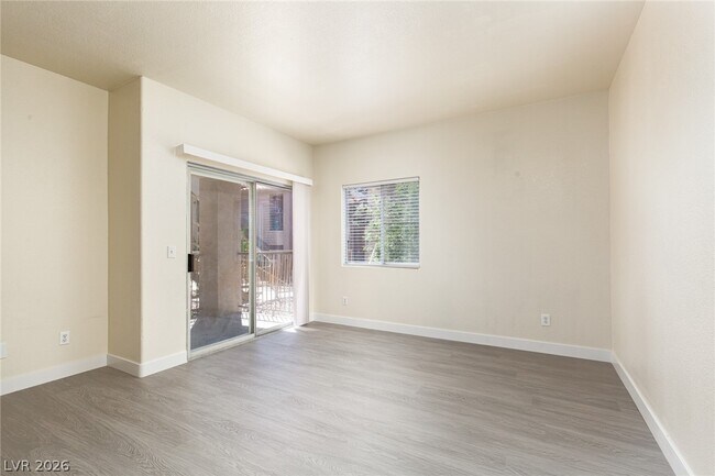 Building Photo - 2110 Los Feliz St