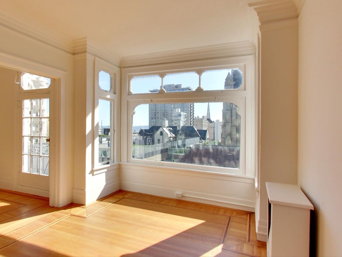 Primary Photo - 1111 Jones St