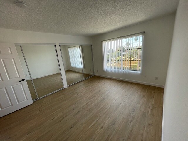 Foto del edificio - 1636 S Barrington Ave