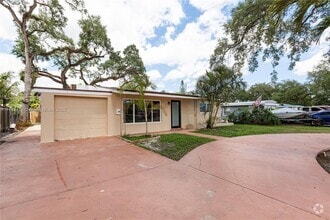 Building Photo - 6617 Simms St