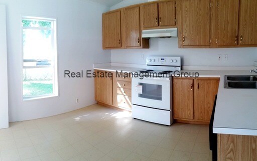 Building Photo - 2265 S 14th St W