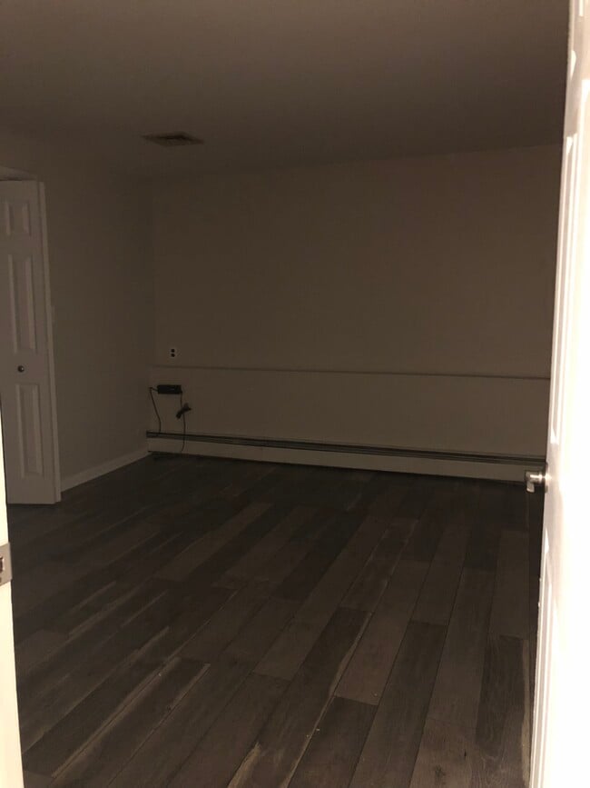 Bed room - 266 E 54th St