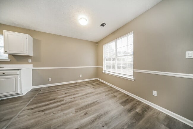 Building Photo - 1001 Maple Leaf Ridge