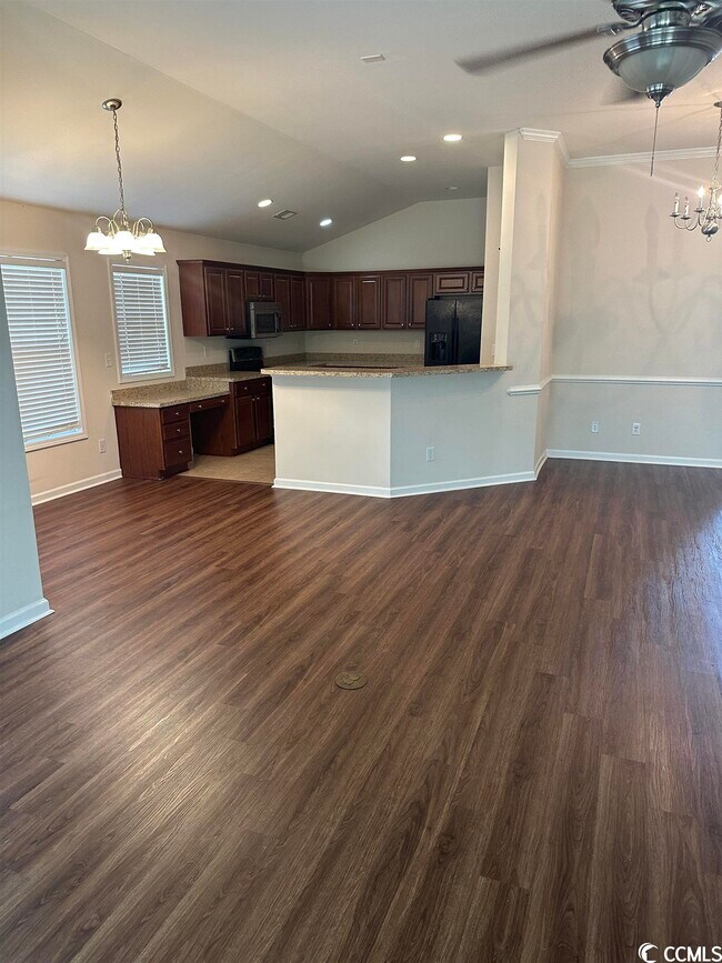 Building Photo - 308 Vesta Dr