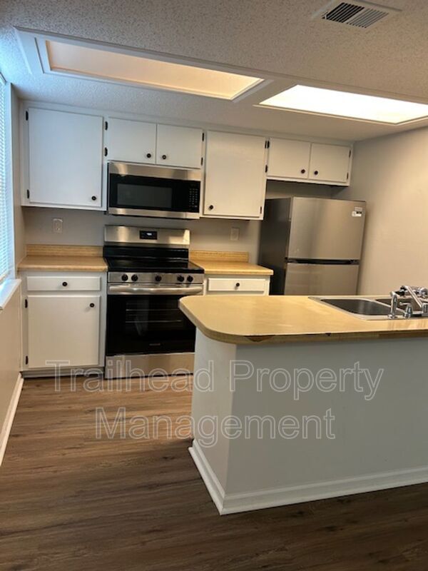 Foto del edificio - 8302 N Everton Ave