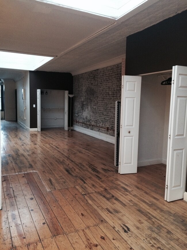 Building Photo - 1259 N Milwaukee Ave