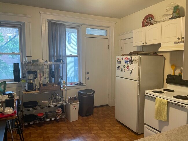 Building Photo - 51 Inman St
