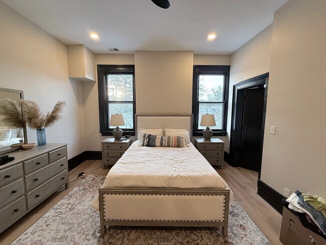 Foto del edificio - 230 W 6th St