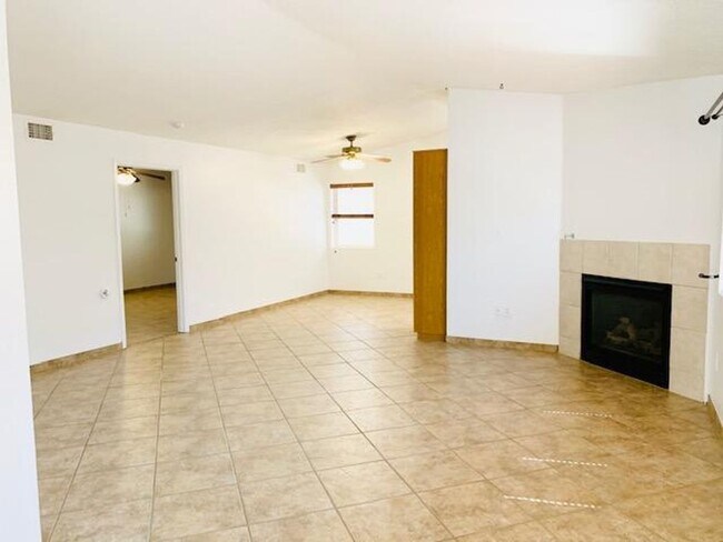 Foto del edificio - Lovely 1460/sf 3 Bedroom  2 Bath  2/CG TH