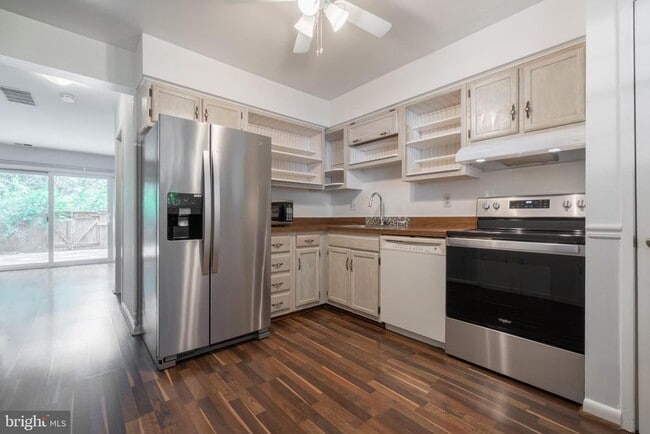 Building Photo - 2031 Headlands Cir