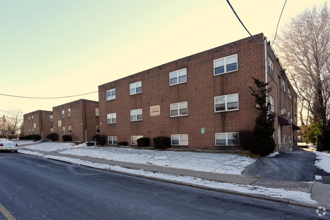 Building Photo - Mayfair Garden Apartments