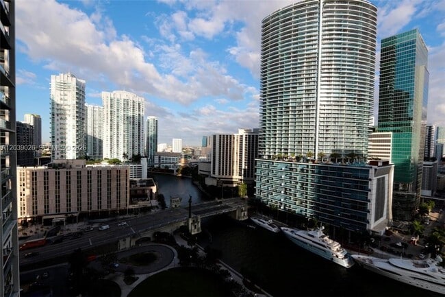 Foto del edificio - 465 Brickell Ave