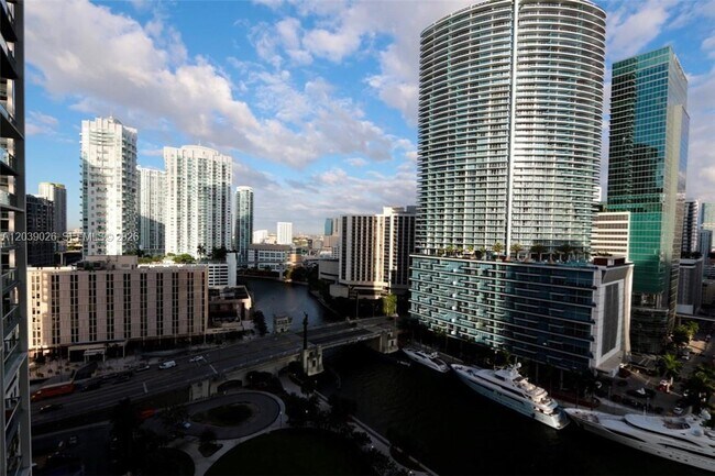 Building Photo - 465 Brickell Ave