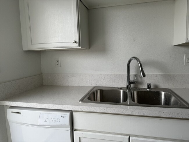 Building Photo - Renovated 2BR - 1BA - gated