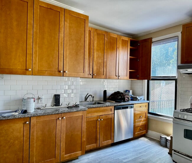 Building Photo - 352 49th St