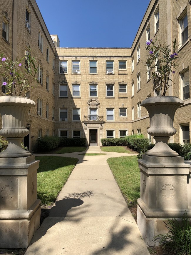 West Rogers Park Apartments Chicago, IL