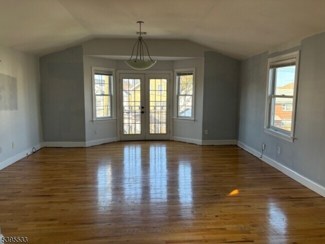 Foto del edificio - 728 Linden Ave