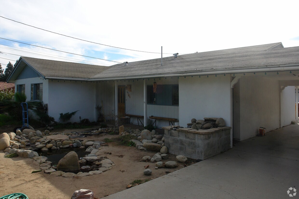 Primary Photo - 101 W Loop Dr