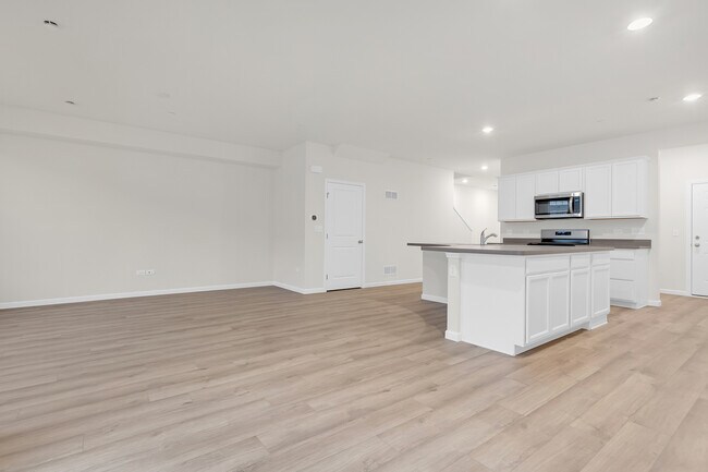 Foto del edificio - 5913 Hawkweed Dr