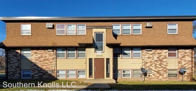 Building Photo - 3708-3726 SE 14th St
