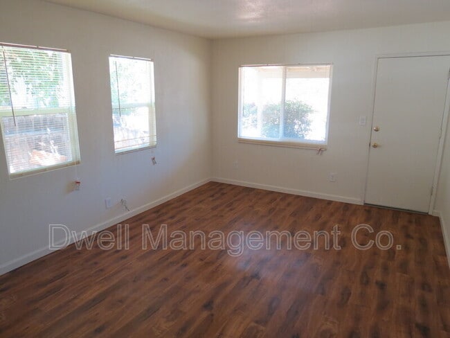 Building Photo - 1420 Diamond Ln