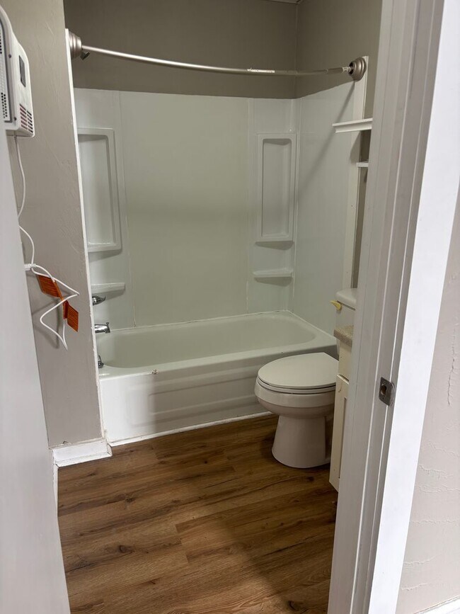 Foto del edificio - 1023/1025 N Campbell Ave