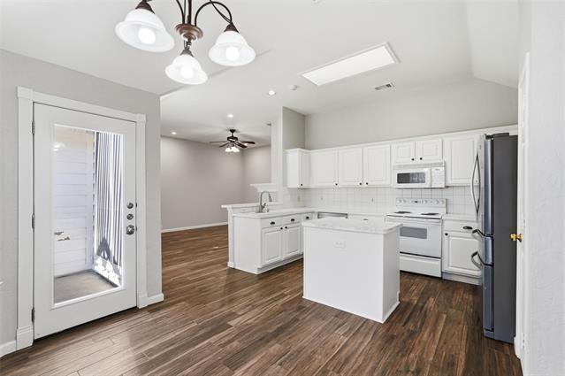 Foto del edificio - 1202 Defford Ln