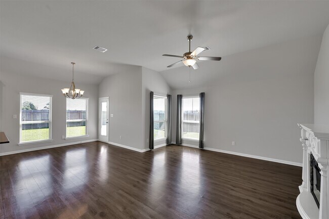 Foto del edificio - 243 Racetrack Ln