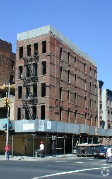 Building Photo - 423 Lenox Ave