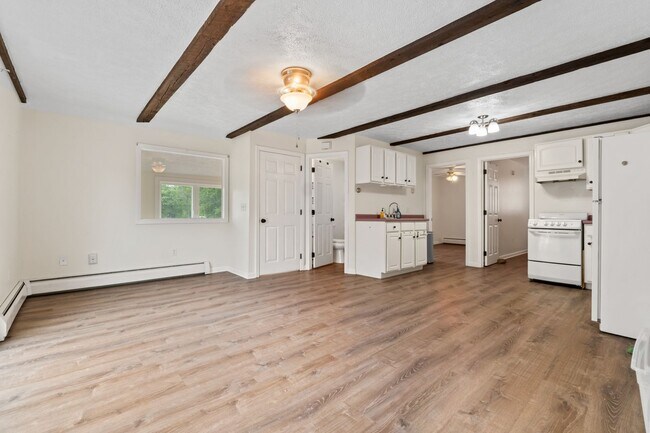 Building Photo - 381 Littlefield Rd