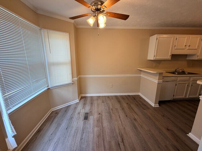 Foto del edificio - Charming Townhouse in East Cobb!