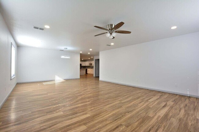 Building Photo - 1207 N Essex Ave