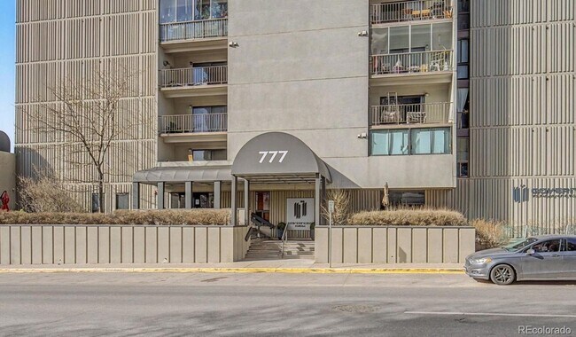 Foto del edificio - 777 N Washington St