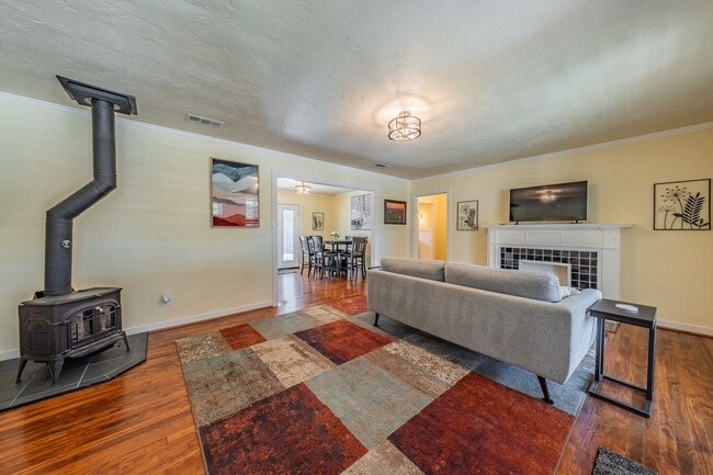 Building Photo - 2157 W Lotus Ave