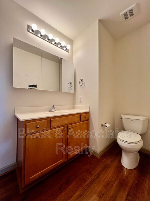 Building Photo - 4455 Brassfield Dr