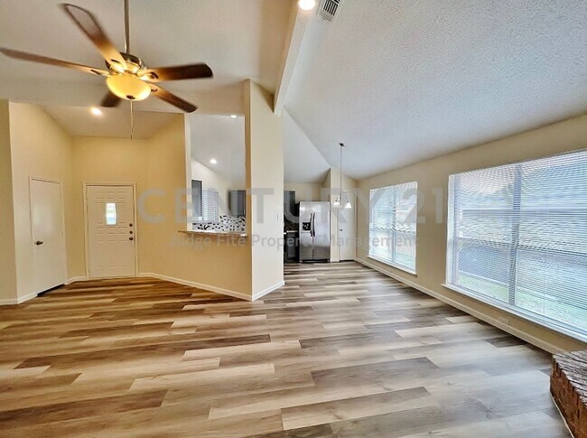 Foto del edificio - Thoughtfully Laid-Out 3/2/2 in Fort Worth!