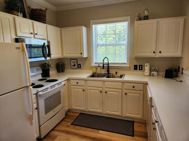 Building Photo - 6015 Catalina Dr