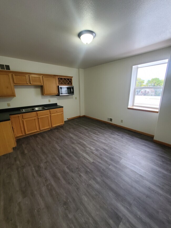 Building Photo - Gorgeous Southside Studio Apartment