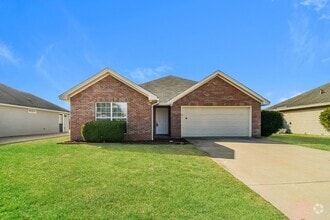 Building Photo - 305 Cotton Lakes Blvd
