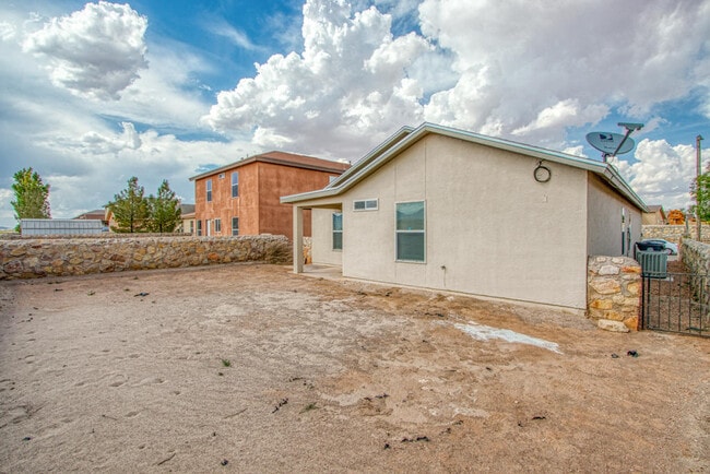 Building Photo - 7328 Sachet Cliff Dr