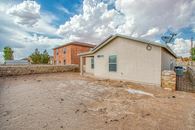 Foto del edificio - 7328 Sachet Cliff Dr