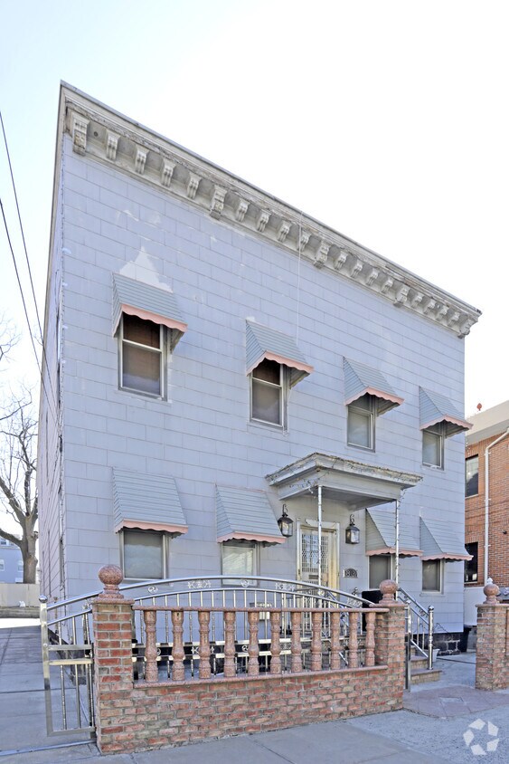 Foto del edificio - 18-31 124th St