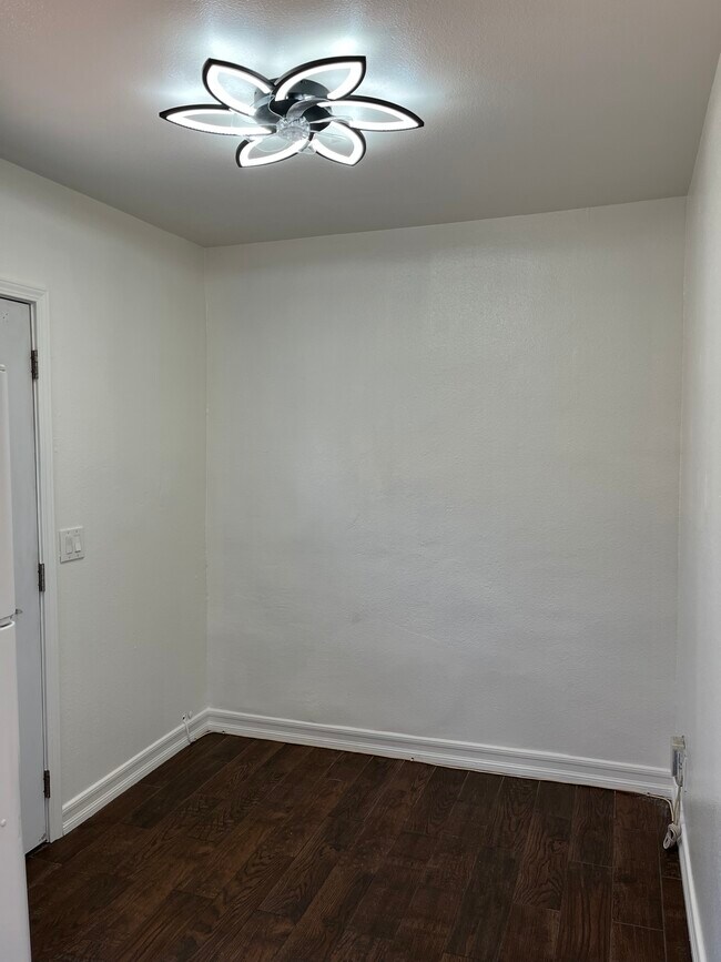 Entry - 1333 Bennett Ave