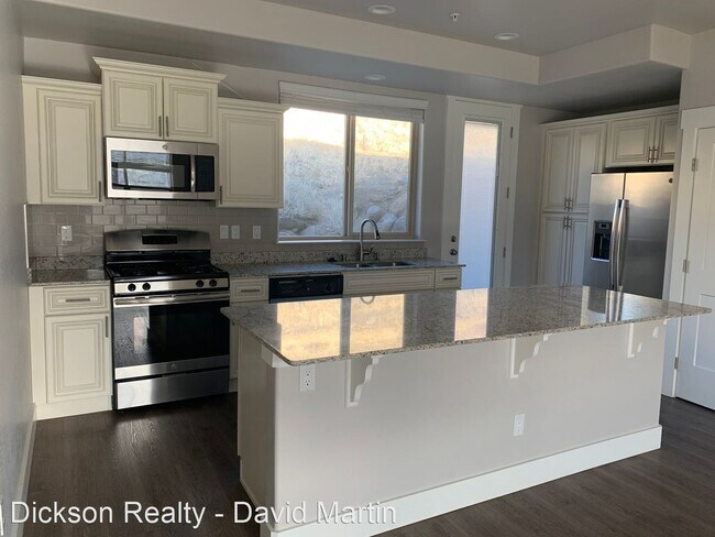 Building Photo - 2 br, 2.5 bath House - 700 Bluffs Court #101