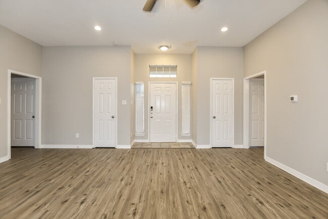 Building Photo - 105 Princeton Cir